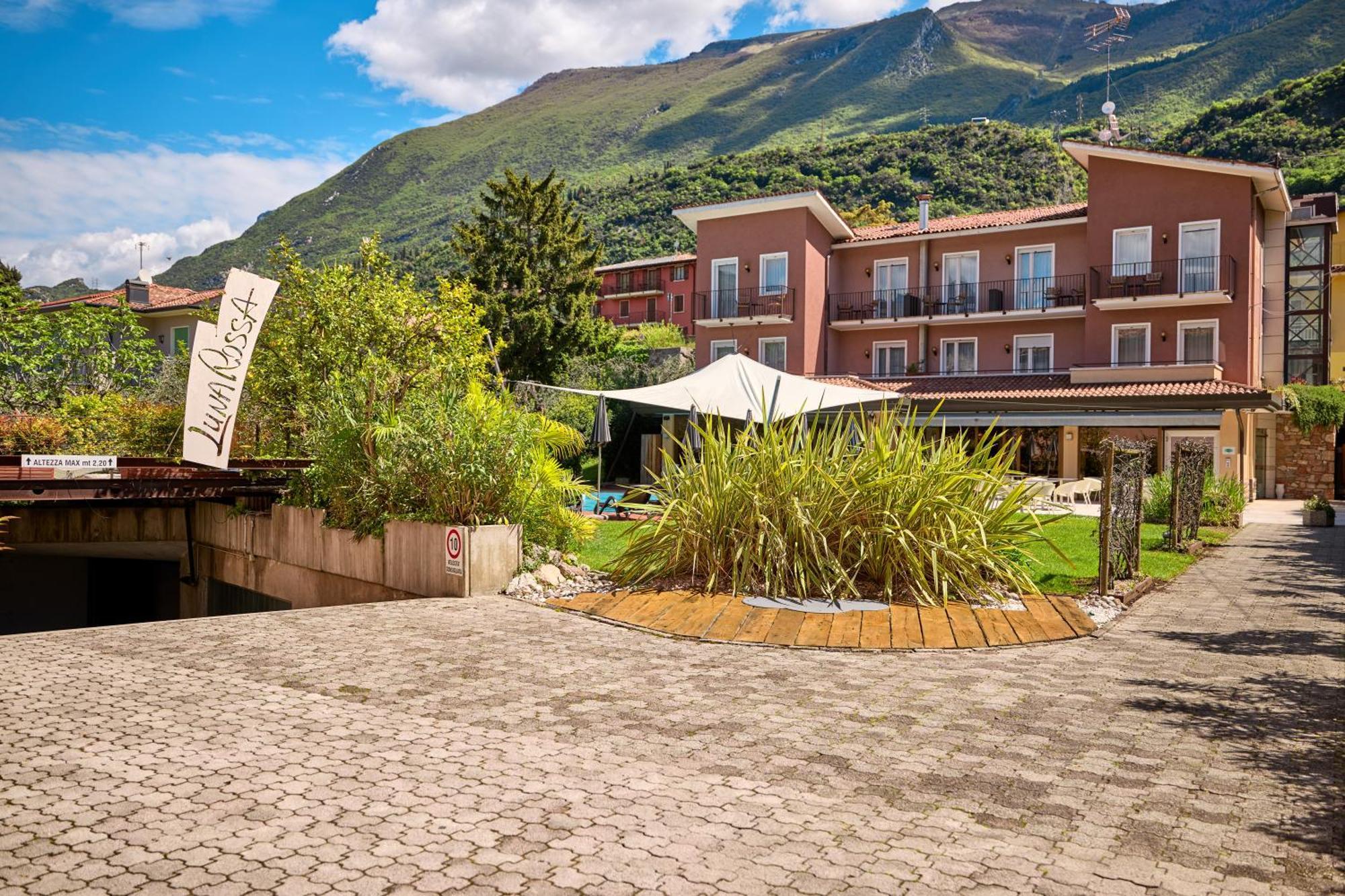 Hotel Luna Rossa (Adults Only) Мальчезіне Екстер'єр фото