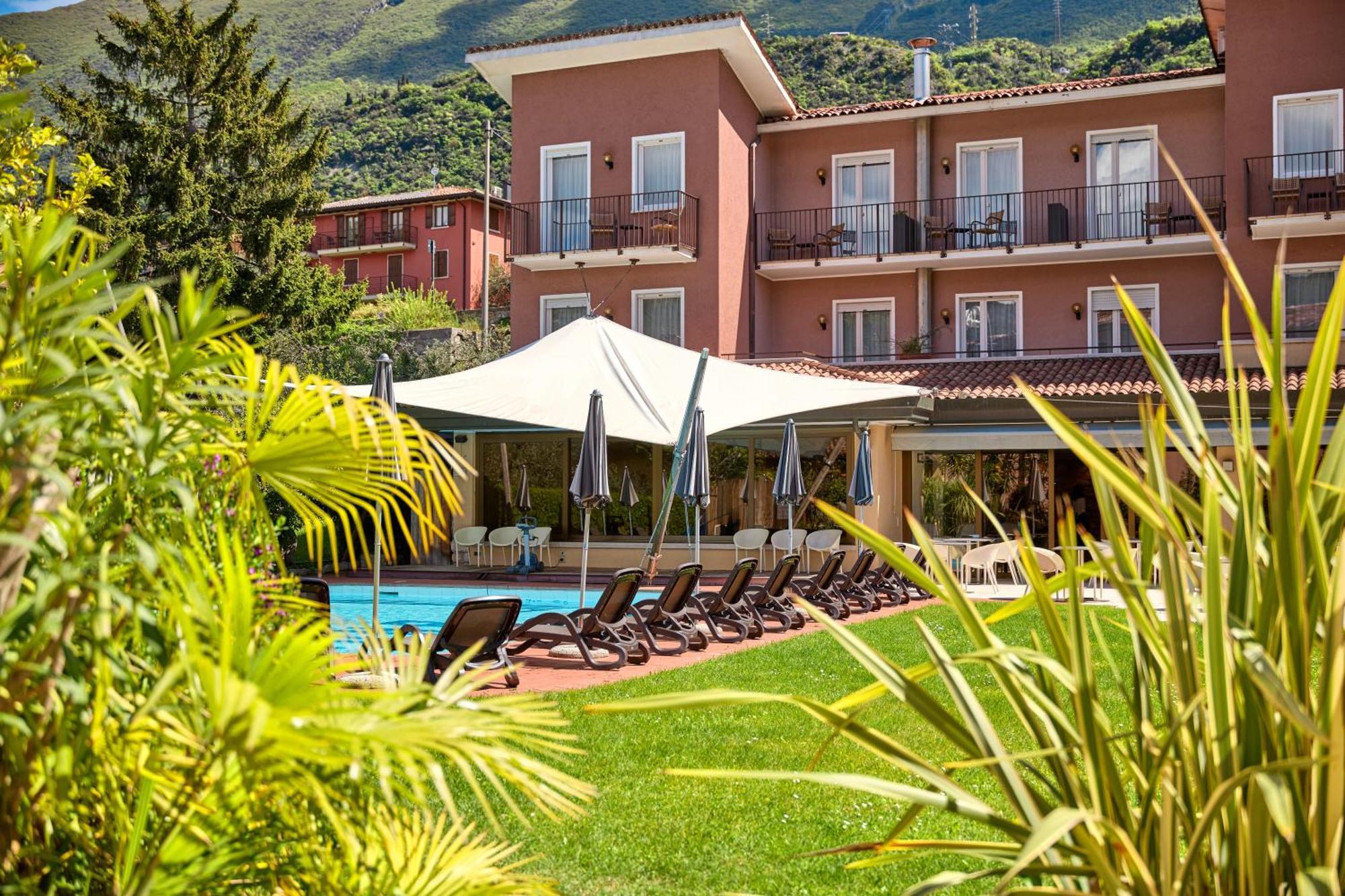 Hotel Luna Rossa (Adults Only) Мальчезіне Екстер'єр фото